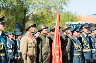 Petropavlovsk, Kazakistan - 9 Mayıs 2016: 9 Mayıs 2016 Petropavlovsk, Kazakistan'daki zafer günü. Ölü savaş anısına. Üyeler mutlu.