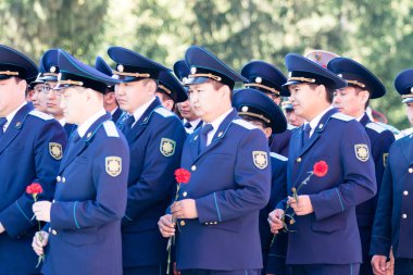 Petropavlovsk, Kazakistan - 9 Mayıs 2016: 9 Mayıs 2016 Petropavlovsk, Kazakistan'daki zafer günü. Ölü savaş anısına. Üyeler mutlu.