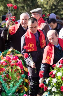 Petropavlovsk, Kazakistan - 9 Mayıs 2016: 9 Mayıs 2016 Petropavlovsk, Kazakistan'daki zafer günü. Ölü savaş anısına. Üyeler mutlu.