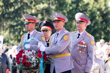 Petropavlovsk, Kazakistan - 9 Mayıs 2016: 9 Mayıs 2016 Petropavlovsk, Kazakistan'daki zafer günü. Ölü savaş anısına. Üyeler mutlu.