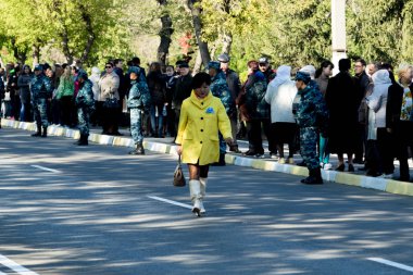 Petropavlovsk, Kazakistan - 9 Mayıs 2016: 9 Mayıs 2016 Petropavlovsk, Kazakistan'daki zafer günü. Ölü savaş anısına. Üyeler mutlu.