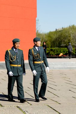 Petropavlovsk, Kazakistan - 9 Mayıs 2016: 9 Mayıs 2016 Petropavlovsk, Kazakistan'daki zafer günü. Ölü savaş anısına. Üyeler mutlu.