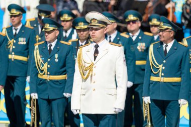 Petropavlovsk, Kazakistan - 9 Mayıs 2016: 9 Mayıs 2016 Petropavlovsk, Kazakistan'daki zafer günü. Ölü savaş anısına. Üyeler mutlu.