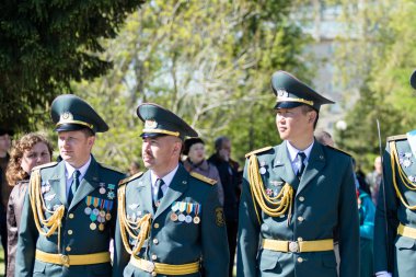 Petropavlovsk, Kazakistan - 9 Mayıs 2016: 9 Mayıs 2016 Petropavlovsk, Kazakistan'daki zafer günü. Ölü savaş anısına. Üyeler mutlu.