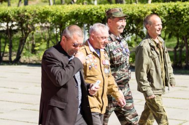 Petropavlovsk, Kazakistan - 9 Mayıs 2016: 9 Mayıs 2016 Petropavlovsk, Kazakistan'daki zafer günü. Ölü savaş anısına. Üyeler mutlu.