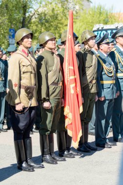 Petropavlovsk, Kazakistan - 9 Mayıs 2016: 9 Mayıs 2016 Petropavlovsk, Kazakistan'daki zafer günü. Ölü savaş anısına. Üyeler mutlu.