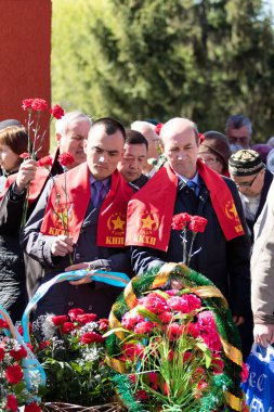 Petropavlovsk, Kazakistan - 9 Mayıs 2016: 9 Mayıs 2016 Petropavlovsk, Kazakistan'daki zafer günü. Ölü savaş anısına. Üyeler mutlu.