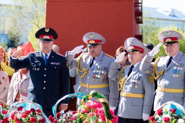 Petropavlovsk, Kazakistan - 9 Mayıs 2016: 9 Mayıs 2016 Petropavlovsk, Kazakistan'daki zafer günü. Ölü savaş anısına. Üyeler mutlu.