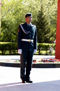 Petropavlovsk, Kazakistan - 9 Mayıs 2016: 9 Mayıs 2016 Petropavlovsk, Kazakistan'daki zafer günü. Ölü savaş anısına. Üyeler mutlu.