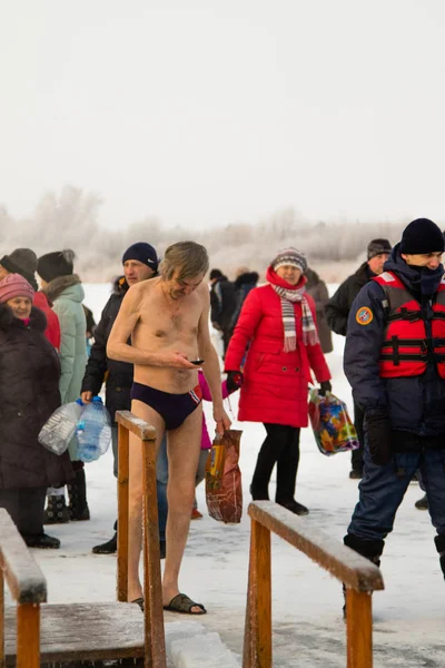 Петропавловск Казахстан Январь Января 2018 Года Крещение Зимой Люди Плавают — стоковое фото