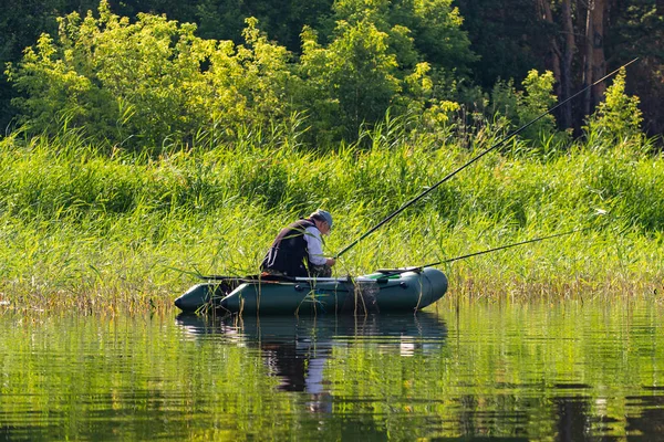 Petropavlovsk Kazakistan Luglio 2018 Pescatori Persone Gommoni Sul Pesce Lago — Foto Stock