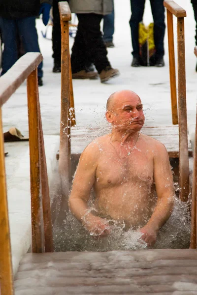 Petropavlovsk Kasachstan Januar 2018 Die Taufe Menschen Schwimmen Winter Eisloch — Stockfoto