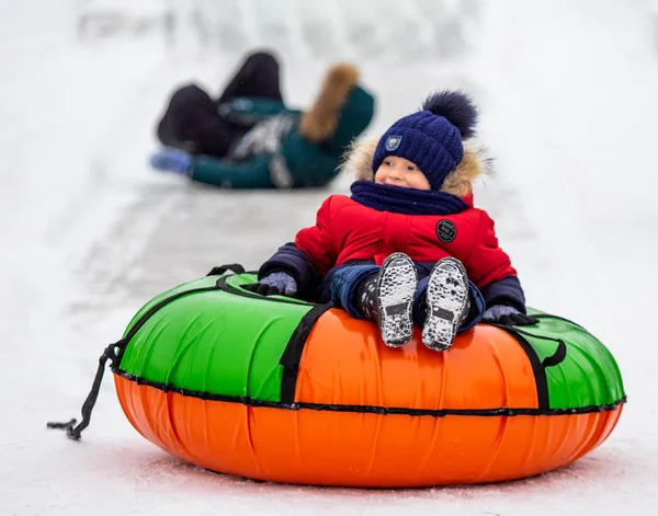 Petropavlovsk Kazakhstan January 2019 Children Ride Icy Hill Adults Children — Stock Photo, Image