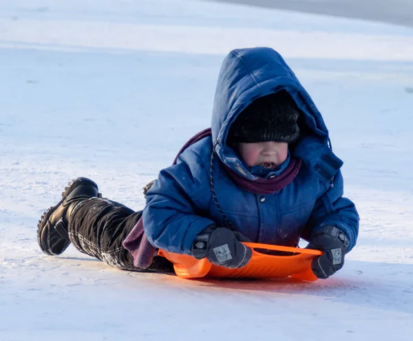 Petropavlovsk Kazachstán Ledna 2019 Děti Jezdit Ledové Hory Dospělí Děti — Stock fotografie