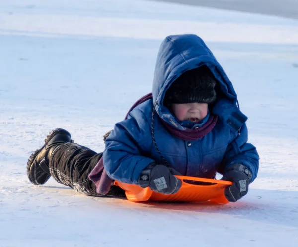 Petropavlovsk Kazakhstan January 2019 Children Ride Icy Hill Adults Children — Stock Photo, Image