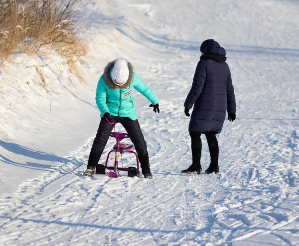 Petropavlovsk Kasachstan Dezember 2018 Kinder Und Eltern Fahren Winter Mit — Stockfoto