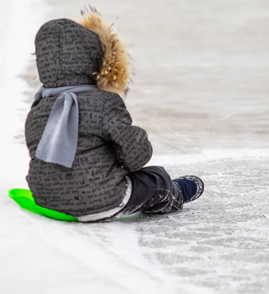 Petropavlovsk Kasachstan Januar 2019 Kinder Fahren Auf Einem Vereisten Hügel — Stockfoto