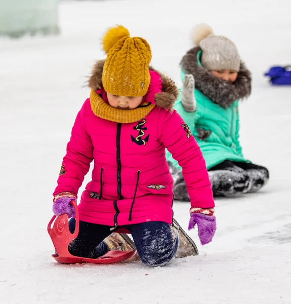 Petropavlovsk Kasachstan Januar 2019 Kinder Fahren Auf Einem Vereisten Hügel — Stockfoto