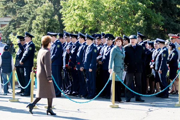 Petropavlovsk, Kazakistan - 9 Mayıs 2016: 9 Mayıs 2016 Petropavlovsk, Kazakistan'daki zafer günü. Ölü savaş anısına. Üyeler mutlu.