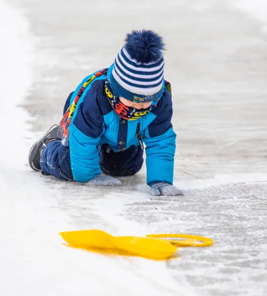 Petropavlovsk Kasachstan Januar 2019 Kinder Fahren Auf Einem Vereisten Hügel — Stockfoto