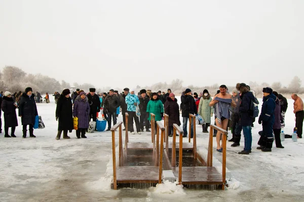Петропавловск Казахстан Январь Января 2018 Года Крещение Зимой Люди Плавают — стоковое фото