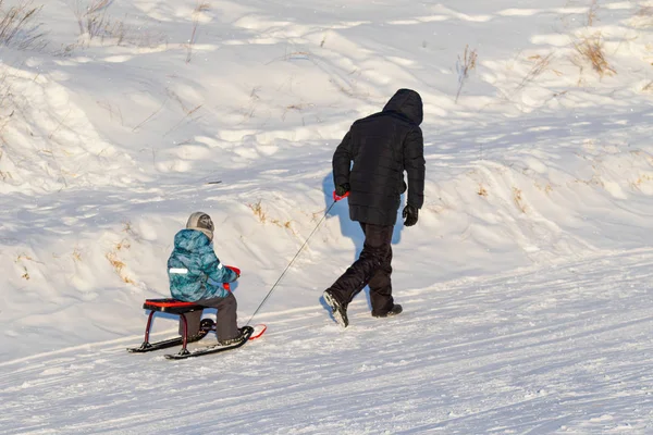 Petropavlovsk Kazakhstan December 2018 Children Parents Ski Winter Sled Kazakhstan — Stock Photo, Image