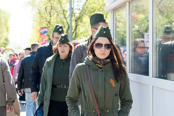 Petropavlovsk, Kazakistan - 9 Mayıs 2016: 9 Mayıs 2016 Petropavlovsk, Kazakistan'daki zafer günü. Ölü savaş anısına. Üyeler mutlu.