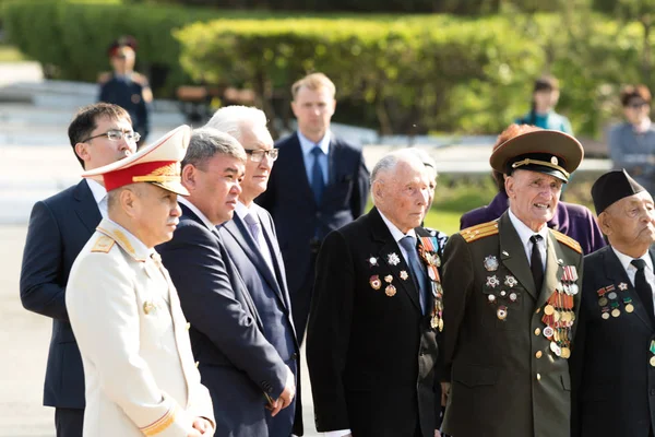 Petropavlovsk 7 Mayıs 2016: Resmi tatil. Defender'ı vatan günün Kazakistan'da 7 Mayıs kutladı. Asker ve askeri. Toplu kutlamalar insanlar.