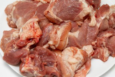 et parçaları çiğ, et