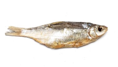 Beyaz arka planda, bira için gıda izole kuru çiğ balık vobla.