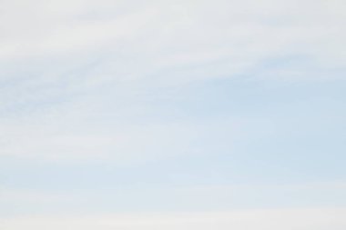 Bulutlu mavi gökyüzü