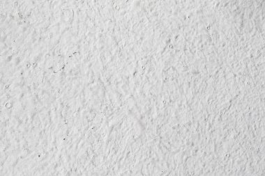 Arka plan doku. Beyaz beton duvar. Yüzeyi küçük çatlaklar.