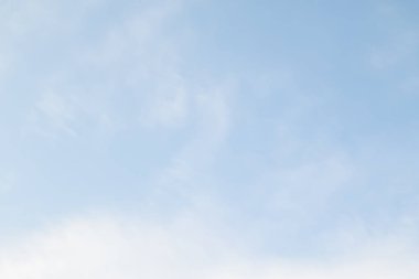 Bulutlu mavi gökyüzü