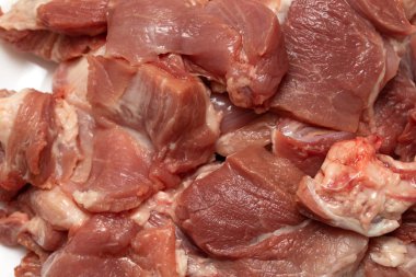 et parçaları çiğ, et