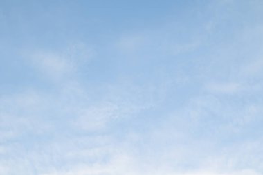 Bulutlu mavi gökyüzü