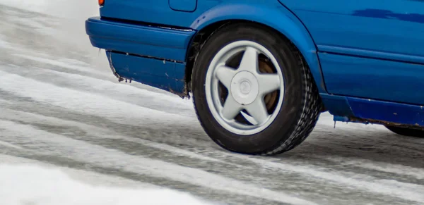 Пасажирський Автомобіль Взимку Снігопад Крижана Дорога — стокове фото