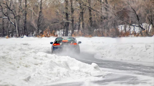 Personenauto Winter Sneeuw Blizzard Ijs Ijzige Weg — Stockfoto