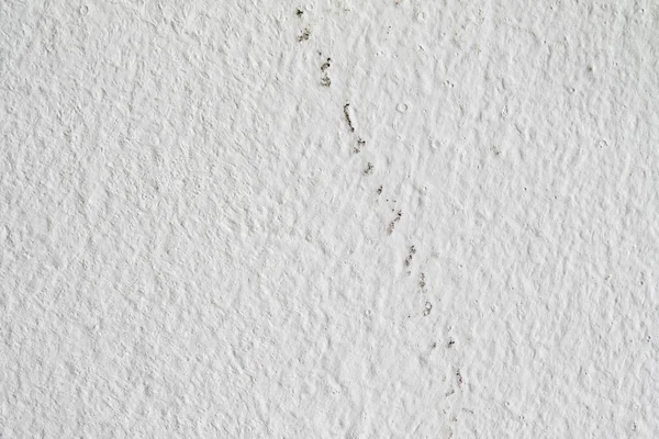 背景のテクスチャです 白いコンクリートの壁 表面に小さな亀裂 — ストック写真