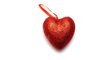 Beyaz zemin üzerine kırmızı bir kalp. Aşk ve romantizm St. Valentine's gün güzel kavramı. St. Valentine's Day güzel.