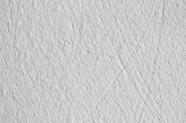 Arka plan doku. Beyaz beton duvar. Yüzeyi küçük çatlaklar.