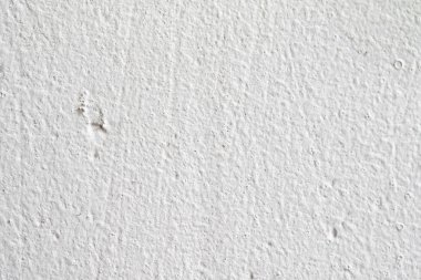 Arka plan doku. Beyaz beton duvar. Yüzeyi küçük çatlaklar.