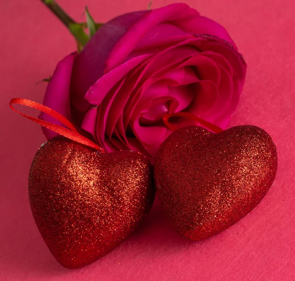 Квітка Троянди Червоні Серця Рожевий Фон Червоне Серце Тлі Рожевий — стокове фото