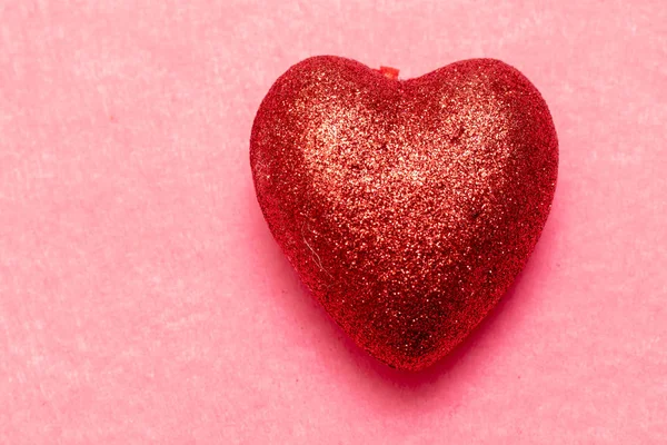 Corazón Rojo Sobre Fondo Rosa Día San Valentín Hermoso Fondo —  Fotos de Stock