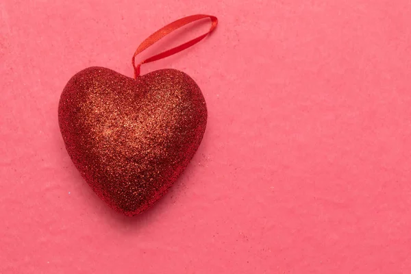 Corazón Rojo Sobre Fondo Rosa Día San Valentín Hermoso Fondo —  Fotos de Stock