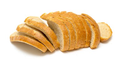 Ekmek izole üzerinde beyaz zemin üzerine dilimlenmiş. Fotoğraf stüdyosu.