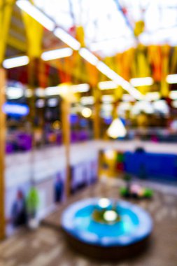 Arkaplan için mağaza içi soyut bulanıklık ve odaklanmış alışveriş merkezi