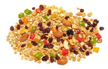 Granola, yulaf, fındık ve bal, gevrek bir duruma pişmiş içeren bir kahvaltı yemek haddelenmiş. Beyaz bir arka plan üzerinde.