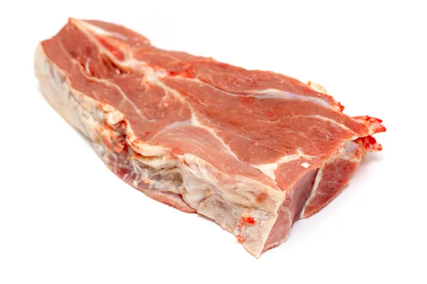 Een Stuk Van Ruwe Rundvlees Geïsoleerd Een Witte Achtergrond Studio — Stockfoto
