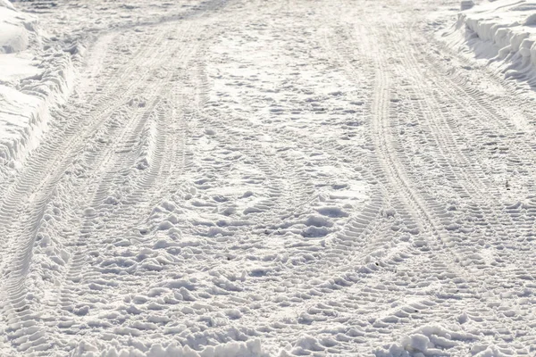 Pista Sulla Neve Dalle Ruote Dell Auto — Foto Stock