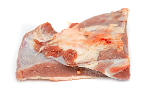 Een Stuk Van Ruwe Rundvlees Geïsoleerd Een Witte Achtergrond Studio — Stockfoto